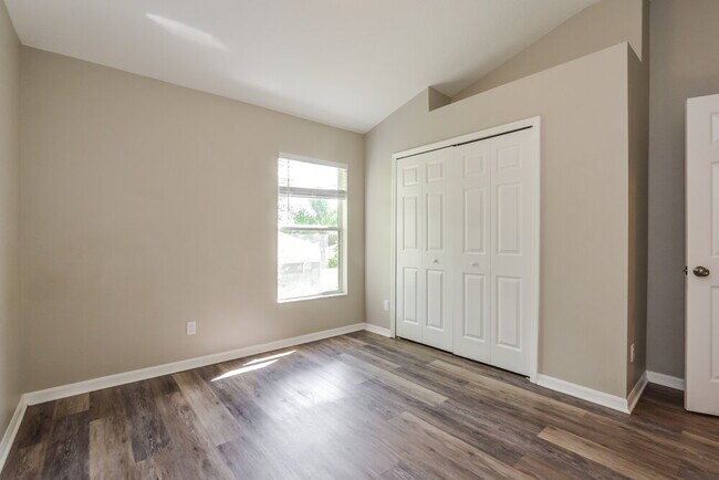 Building Photo - 25140 Chipshot Ct