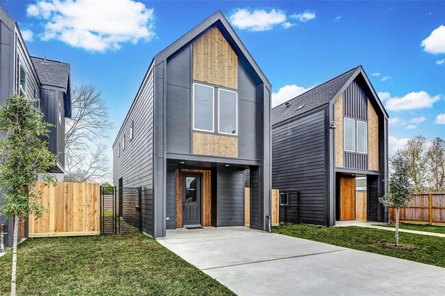 Building Photo - 8022 Sunbury St