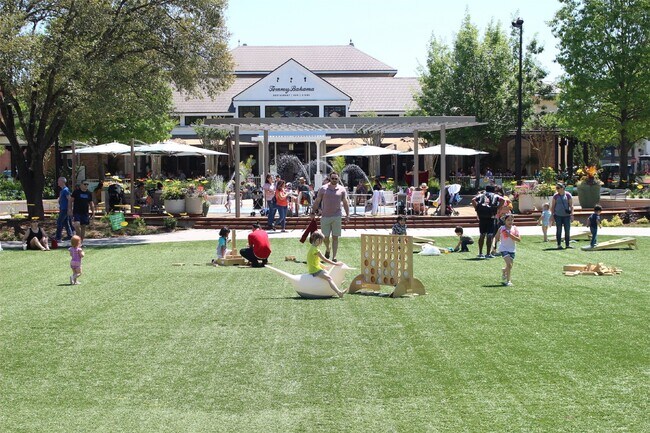 Building Photo - 8051 Bay Branch Dr