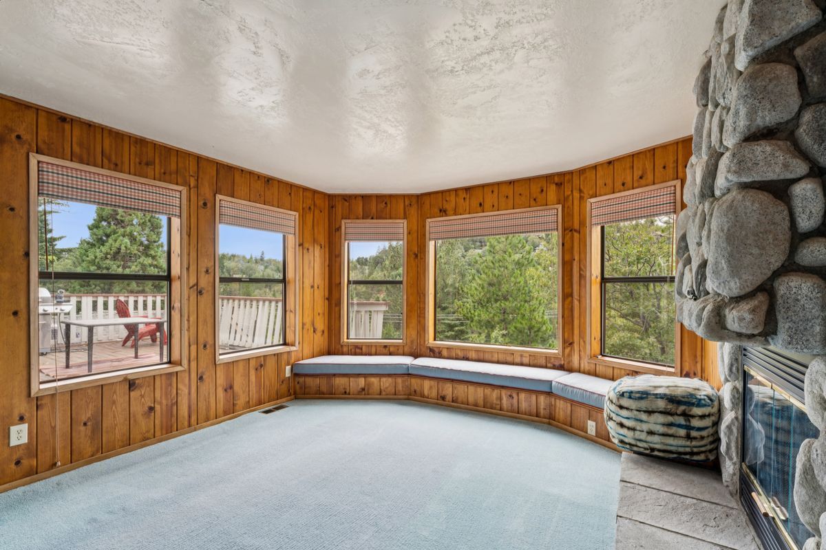 Building Photo - 1301 Calgary Dr