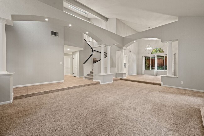 Building Photo - Luxury 4-Bedroom Home with Designer Upgrad...