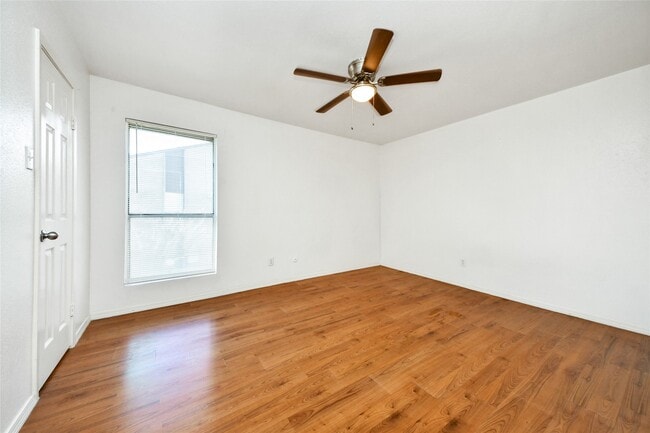 Building Photo - 12905 Woodforest Blvd