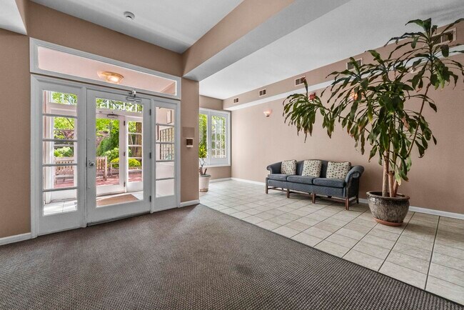 Building Photo - 456 9th St