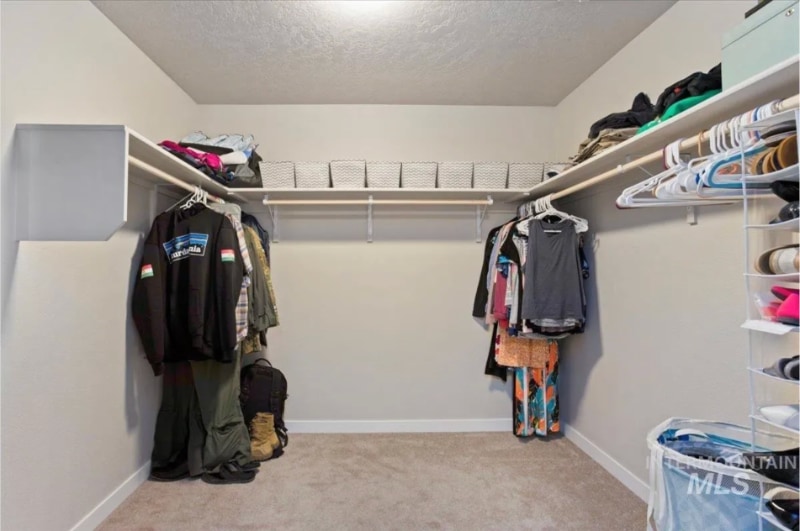 Building Photo - 765 SW Huebert St