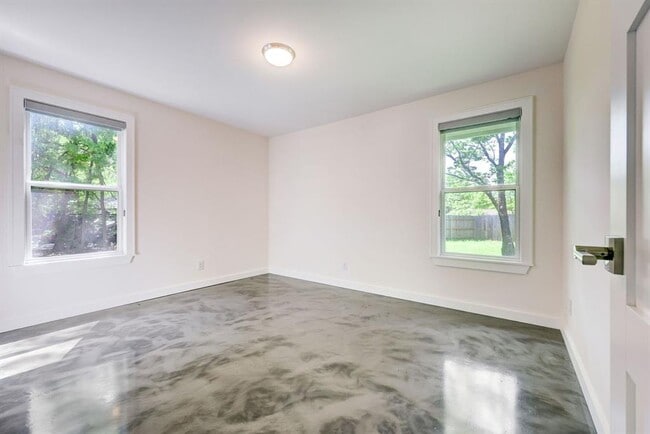 Building Photo - 3100 Ray Wood Dr