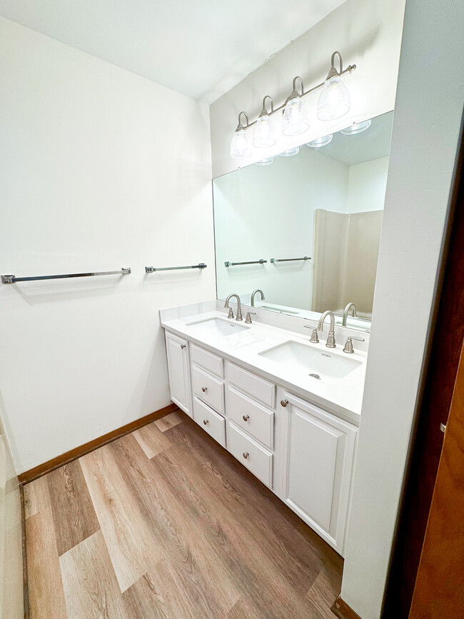 updated bathroom - double vanity - 171 Elmhurst Ct