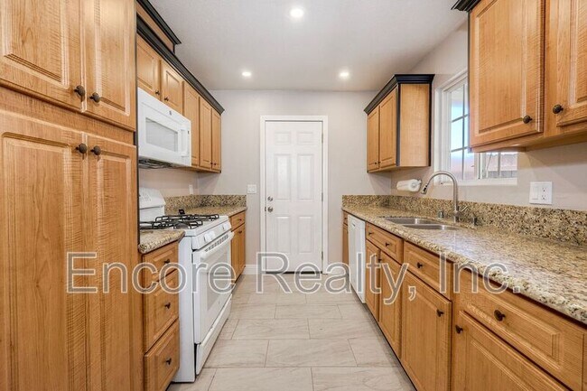 Building Photo - 71 E Palomar St