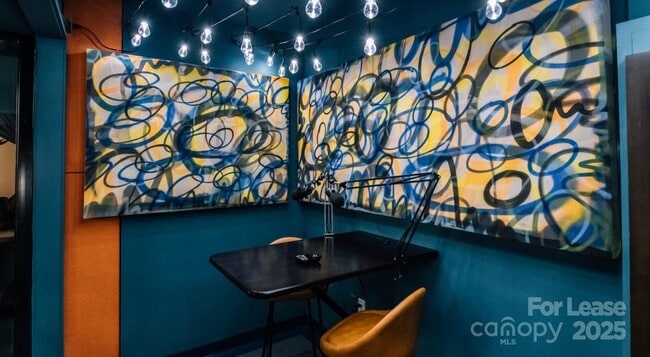 Building Photo - 650 E Brooklyn Vlg Ave