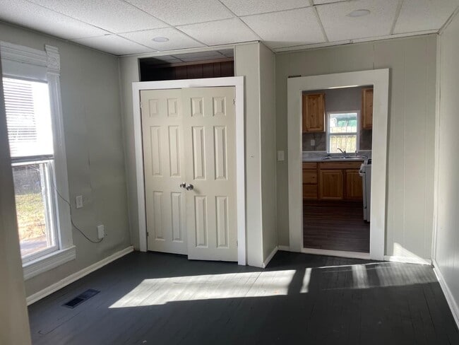 Building Photo - 626 Holly St