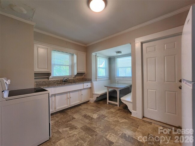 Building Photo - 12 Woodsdale Pl SE