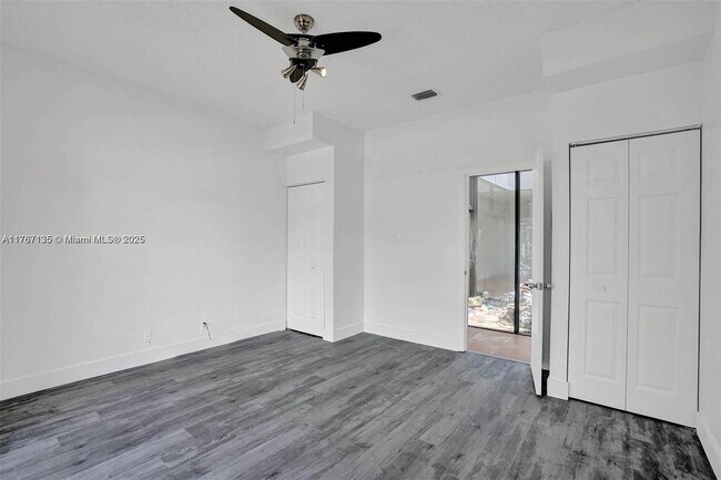 Building Photo - 16610 Royal Poinciana Ct
