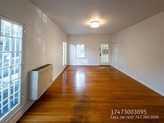 Building Photo - Spacious Hollywood Gem: Stylish 1-Bedroom ...