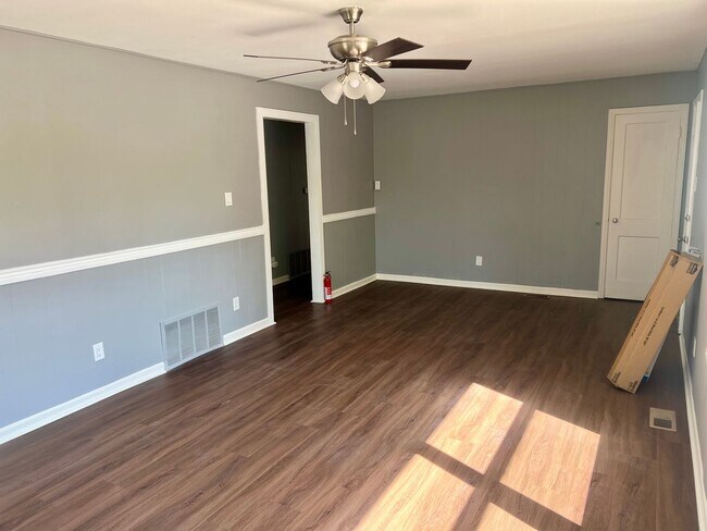 Building Photo - Adorable remodeled 2 bedroom in OLD NORTH END