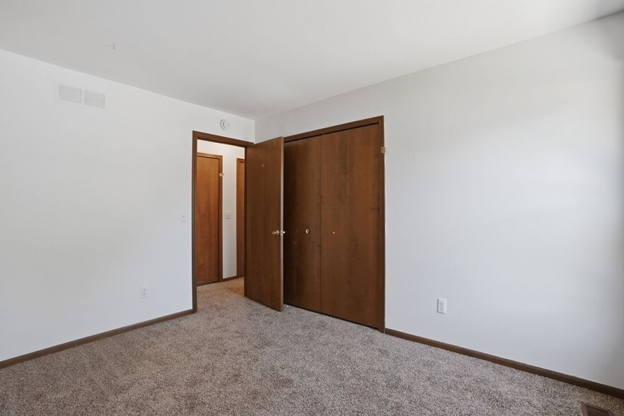 Building Photo - 780 N Van Dyke Rd