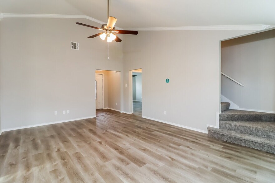 Building Photo - 2105 Pacino Dr