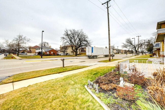Building Photo - 5212 Avery Pl