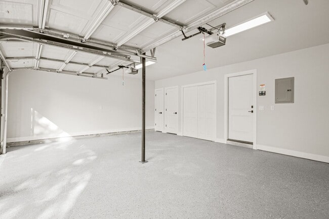 Building Photo - BEAUTIFUL HOUSE FOR RENT NEAR 1604 W/ GUIL...