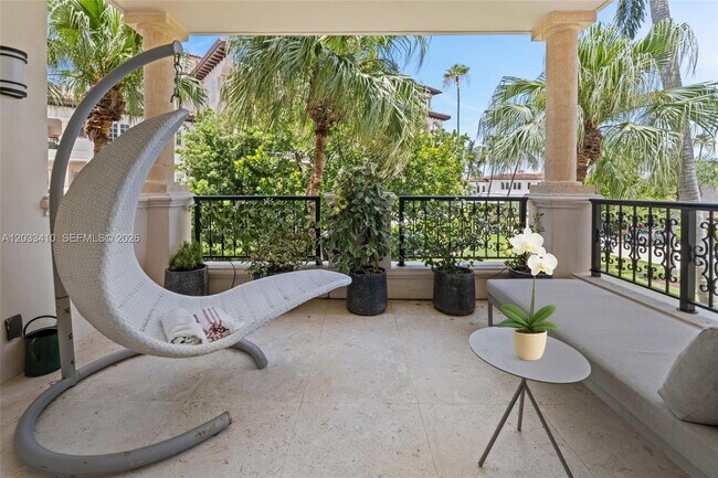 Building Photo - 19122 Fisher Island Dr