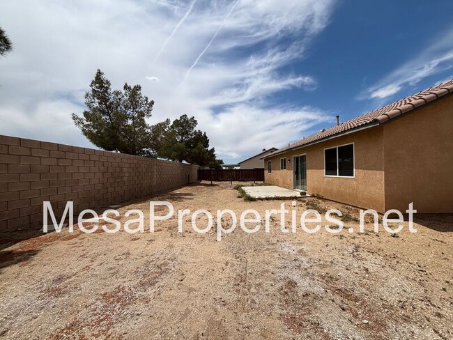Building Photo - 15307 Ross Dr