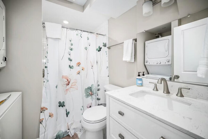 Building Photo - 169 Endicott St