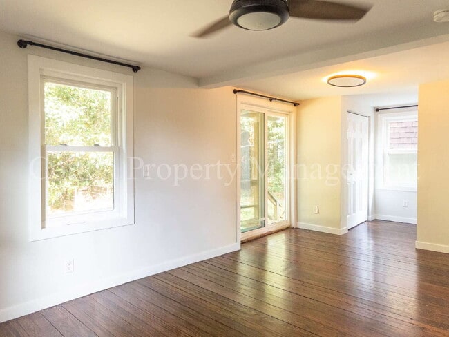 Building Photo - 1410 S 42nd St