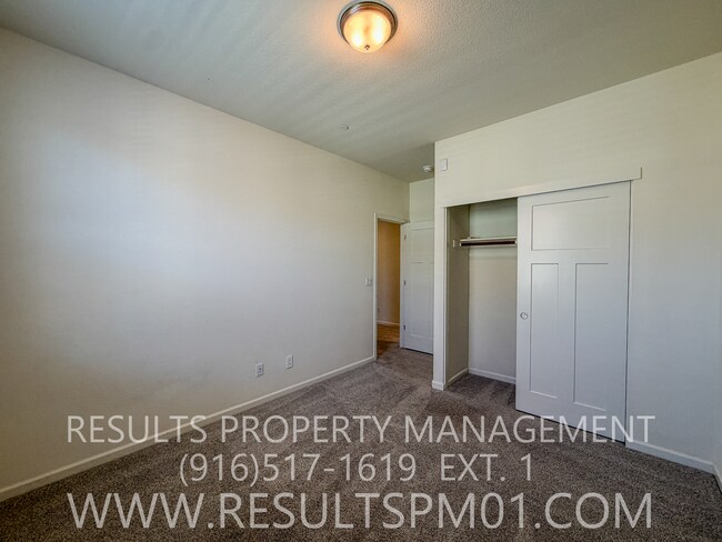 Building Photo - Beautiful Roseville 4 Bedroom Home