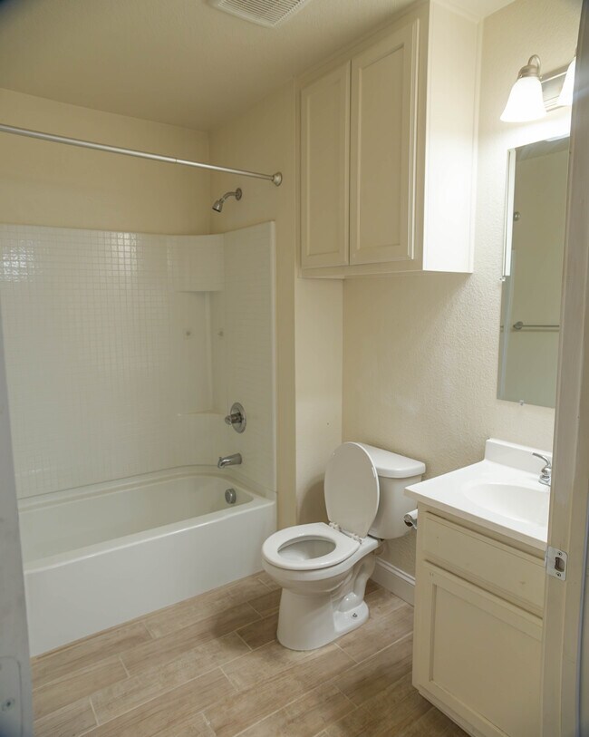 Building Photo - 3008 Finley St