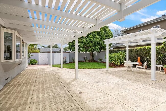 Building Photo - 3102 Tigertail Dr