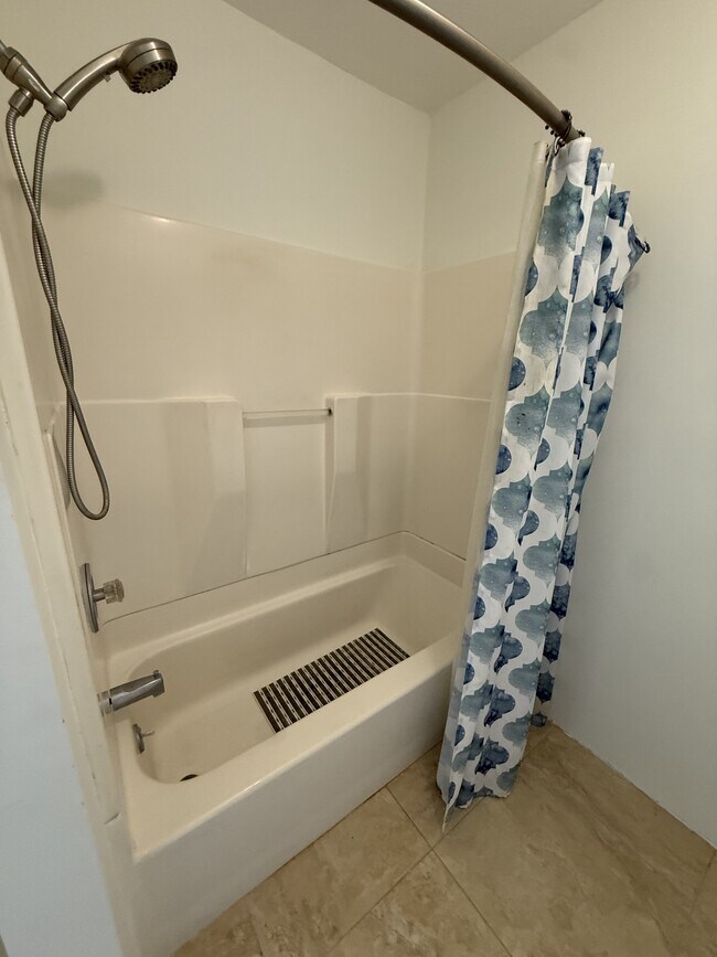 Building Photo - 202 2nd St