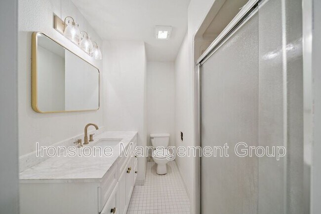 Building Photo - 219 E 45th Ct