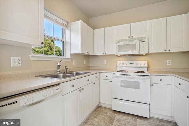 Building Photo - 4561 Strutfield Ln