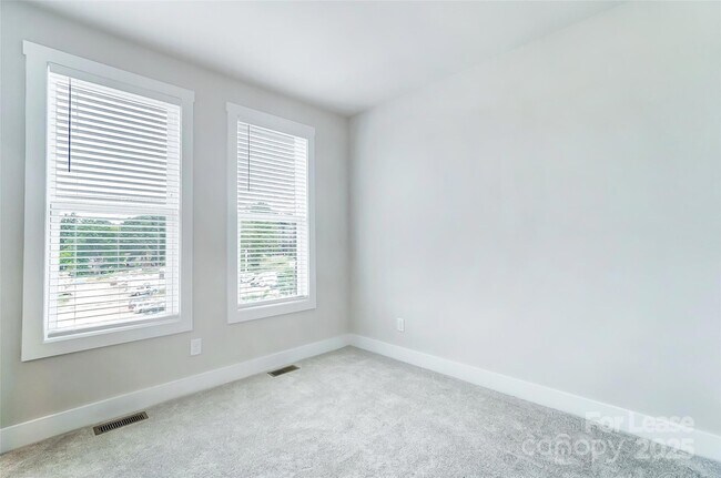 Building Photo - 525 W Tremont Ave