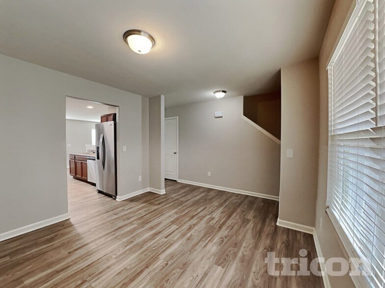 Building Photo - 4114 Vershire Ave