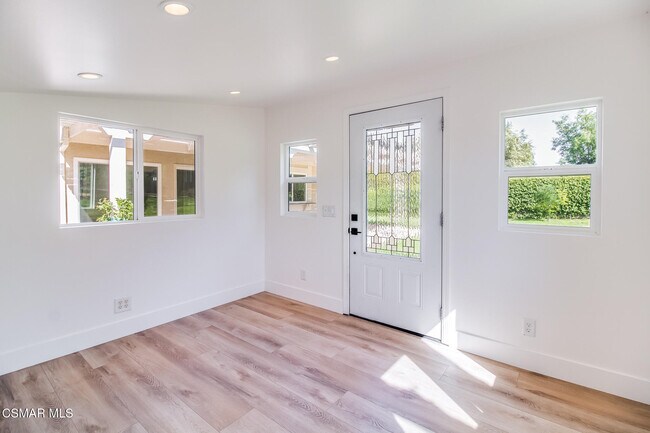 Building Photo - 6823 Castle Peak Dr