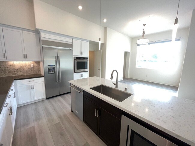 Building Photo - 3128 Cañon St