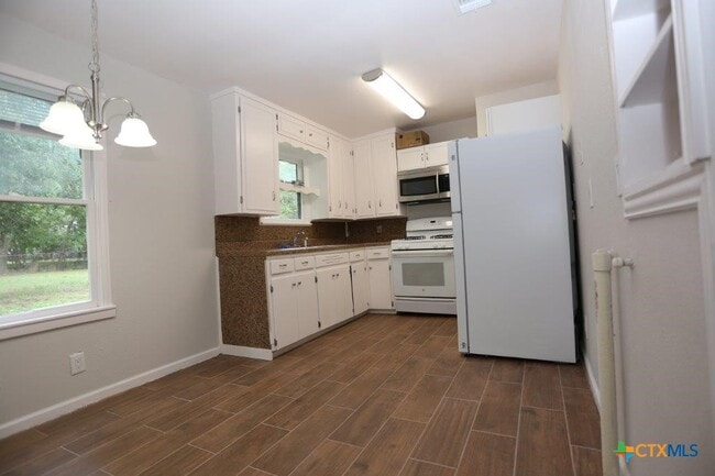 Building Photo - 128 Sherwood St