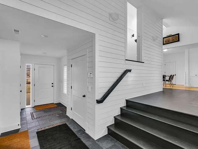 Building Photo - NEW LISTING-5 bedroom, 3 bathroom farmhouse-DeLand, Illinois