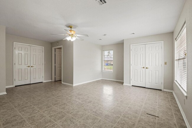 Building Photo - 216 Red River Dr