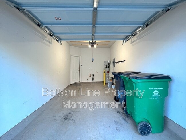 Building Photo - 10814 Princeton Village Dr