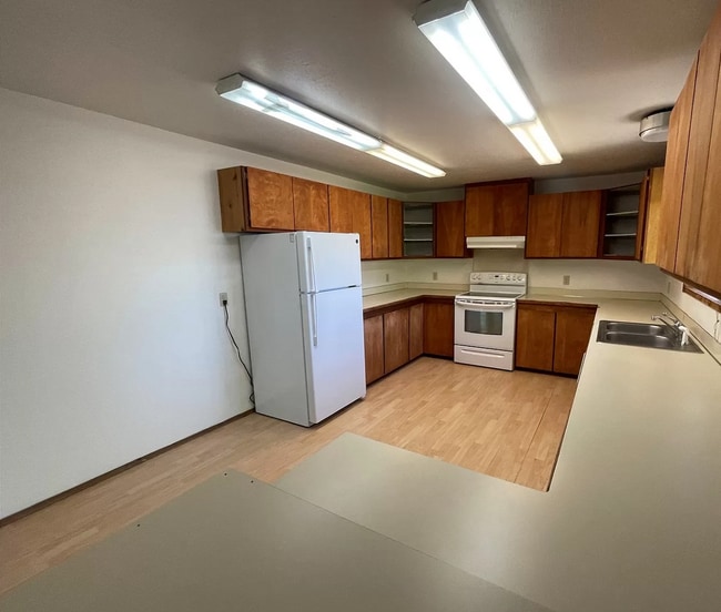 Building Photo - Custom 3 Bedroom Home for Rent