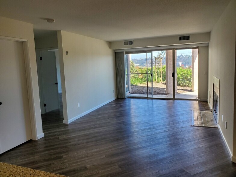 Building Photo - 7047 Camino Degrazia