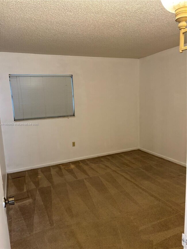 Building Photo - 1820 N Lauderdale Ave