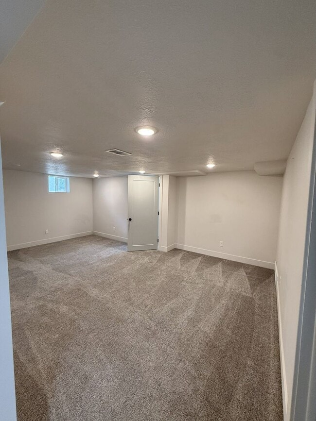 Building Photo - Completely Updated 4-Bedroom Home in Ogden!
