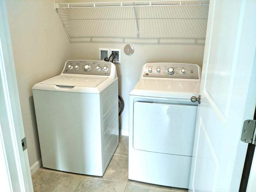 Building Photo - 604 Lychee Ln