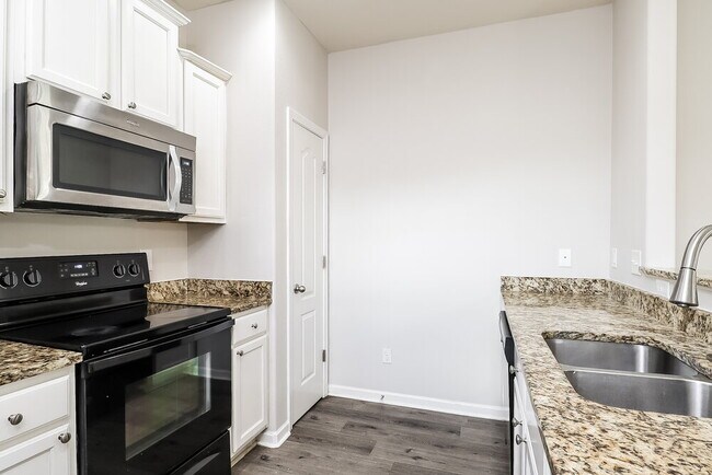 Building Photo - 6300 Paw Village Rd