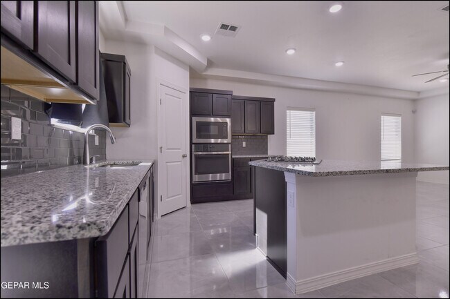 Building Photo - 12844 Giovanni Grajeda Ave