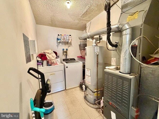 Building Photo - 82 Versailles Ct