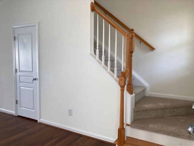 Building Photo - 1172 Drummond Ln