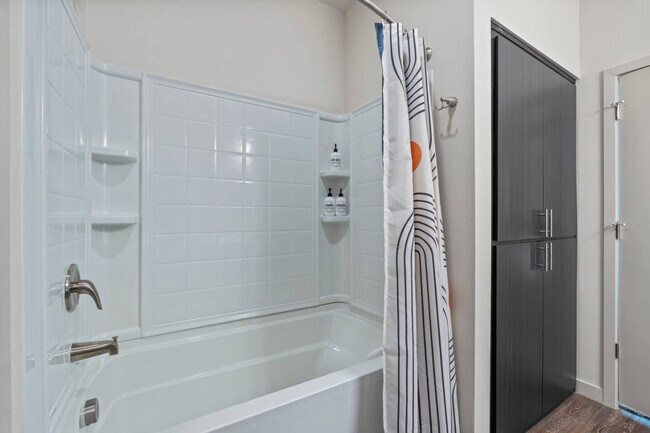 Building Photo - 711 W Broadway Rd