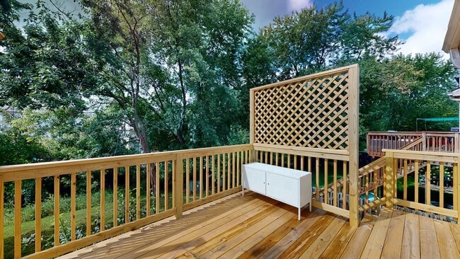 Building Photo - 1913 Barnhill Dr